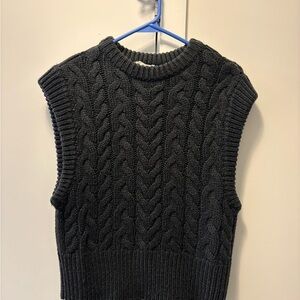 Cable Knit Sleeveless Sweater Vest - Black